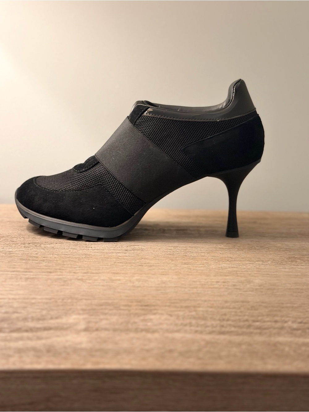 Sneex The Icon Size 9 / 39 EU. Black/Black Patent. Retail $395